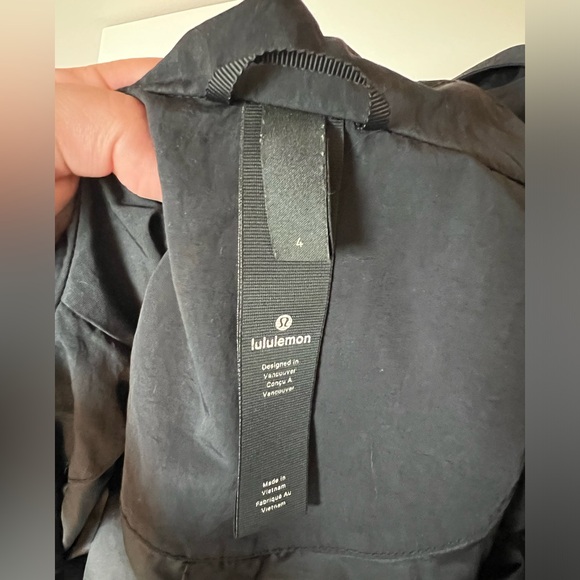 Lululemon Easy As Rain Jacket size 4 - Picture 3 of 8